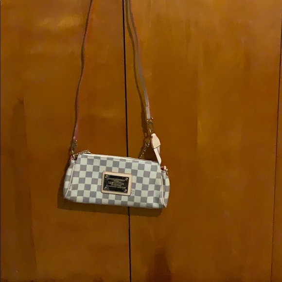 Louis Vuitton Crossbody - Picture 3 of 3